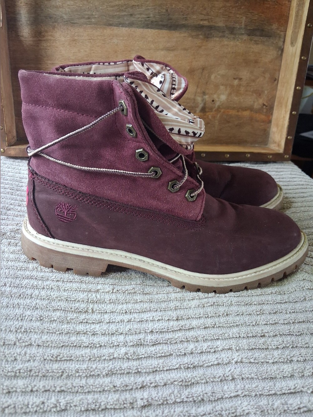Timberland Waterproof Women's Deep Wine Suede Lace-Up Boots Size 9.5 - Picture 2 of 6
